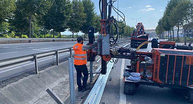 Sakarya Büyükşehir Belediyesi'nden çelik bariyer uygulaması