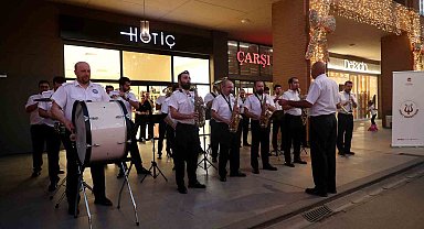 Sakarya Büyükşehir'in orkestrası neşeyi bu kez Serdivan'a taşıdı