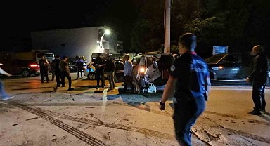Sakarya'da otomobil, park halindeki hafif ticari araca çarptı: 1 ölü, 1 ağır yaralı