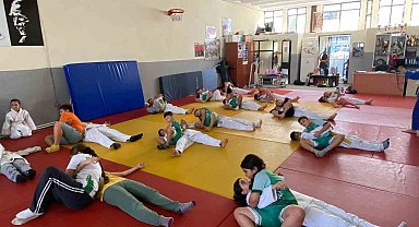 Salihli'de 182 judocu kuşak atladı