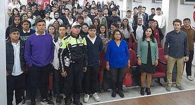 Salihli'de polis, öğrencilere trafik eğitimi verdi