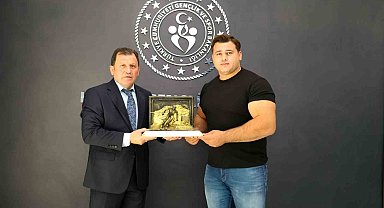 Şampiyon güreşçilerden Kayseri'ye ziyaret