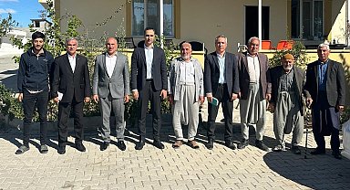 Samsat Kaymakamı köylerde vatandaşlarla bir araya geliyor