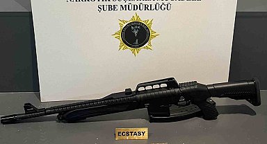 Samsun'da 3 bin 300 adet extacy uyuşturucuyla yakalanan 2 kişi gözaltına alındı