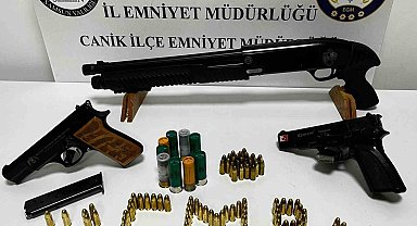 Samsun'da şüpheli araçta silah ele geçirildi