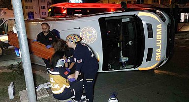 Samsun'da tramvay ile ambulans çarpıştı: 4 sağlık çalışanı yaralandı
