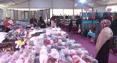 Sancaktepe'de kurulan indirim fuarı vatandaşları ağırlıyor