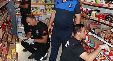 Şanlıurfa'da son kullanma tarihi geçmiş binlerce gıda ürünü ele geçirildi