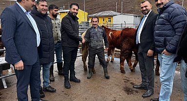Sarıkamış Belediye Başkanı Serdar Kılıç, Hayvan Pazarında incelemelerde bulundu