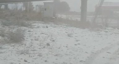 Sarıkamış'a mevsimin ilk karı düştü