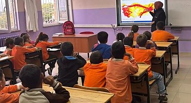 Şehit Cengiz Topel Mithatpaşa İlkokulunda deprem tatbikatı yapıldı