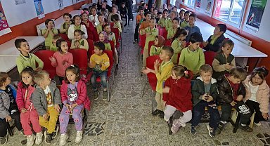 Şehrin her tarafına bir hikaye bin neşe taşıyorlar
