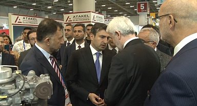 Selçuk Bayraktar TUSAŞ standını ziyaret etti