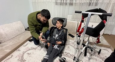Serebral Palsi hastası çocuk, özel ayakta durma aracına kavuştu