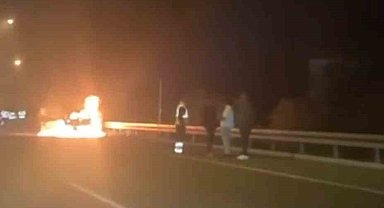 Seyir halindeki araç alev topuna döndü