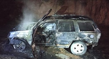 Seyir halindeki cip alevlere teslim oldu