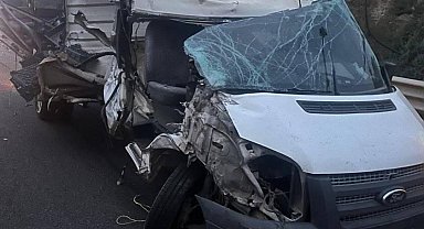 Seyir halindeki kamyonet tıra arkadan çarpıştı, 1 kişi yaralandı