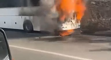 Seyir halindeki otobüs alev alev yandı