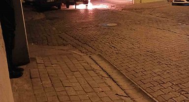 Seyir halindeki otomobil alev aldı