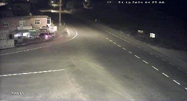 Seyir halindeyken dönmeye başlayan otomobil evin bahçesine uçtu