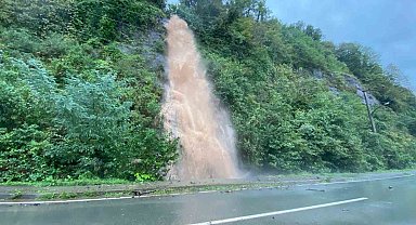 Şiddetli yağışlar Artvin'in Hopa ve Arhavi ilçelerinde etkili oluyor