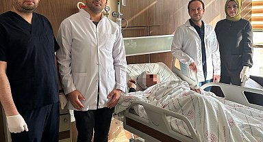 Siirt'te bir hastadan kapalı yöntemle 3 santimlik taş çıkarıldı