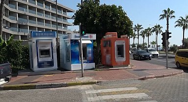 Sinir krizi geçirdi, öfkesini ATM'lerden çıkardı