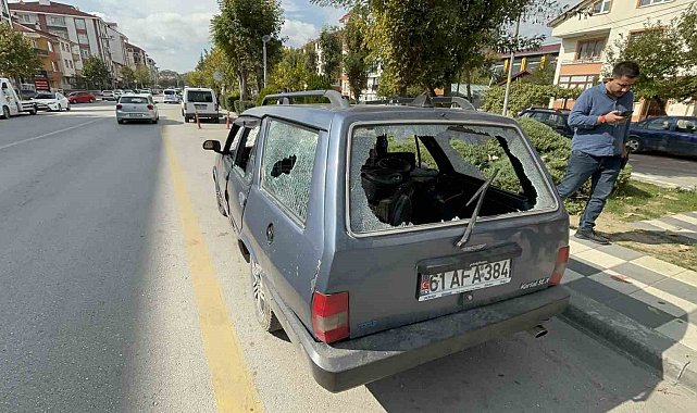 Sinir krizi geçiren vatandaş otomobilini hurdaya çevirdi