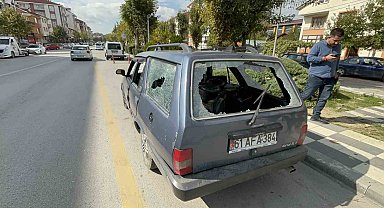 Sinir krizi geçiren vatandaş otomobilini hurdaya çevirdi