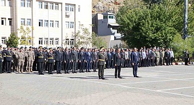 Şırnak'ta Cumhuriyet Bayramı kutlamaları çelenk töreniyle başladı