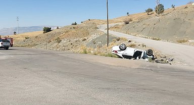 Şırnak'ta kavşakta dönüşü alamayan iki araç çarpıştı: 3 yaralı