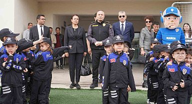 Şırnak'ta polis ve çocuklar gökyüzünü birlikte şenlendirdi