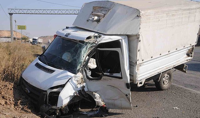 Şırnak'ta tır ile kamyonet çarpıştı: 4 yaralı