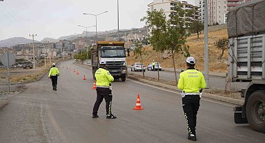 Şırnak'ta trafik ekipleri kurallara uymayan sürücülere ağır cezalar kesti