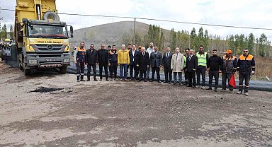 Sivas'ta bağlantı yolları sıcak asfalt kavuşuyor