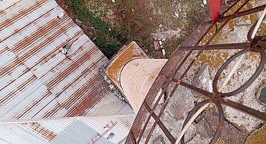 Sivas'ta cami minaresine yıldırım düştü