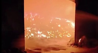 Sivas'ta korkutan yangın: 20 bin balya saman kül oldu