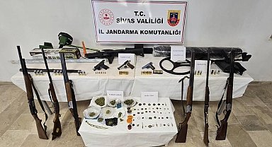 Sivas'ta uyuşturucu tacirlerine jandarma operasyonu: 4 kişi tutuklandı
