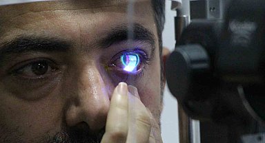 Sol gözüne kaçan Japon yapıştırıcısı hastanelik etti