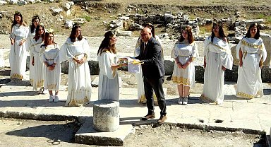 Stratonikeia'da 3 bin 500 yıllık anahtar taşıma töreni