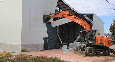 Tahtalı'da kaçak depo yerle bir edildi