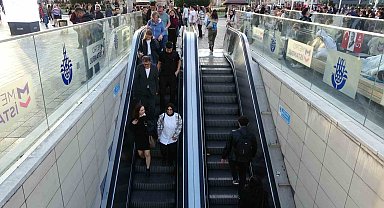 Taksim Metrosu'nda yürüyen merdiven çilesi