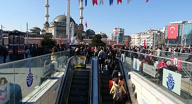 Taksim'de asansör ve yürüyen merdiven arızası vatandaşları mağdur etmeye devam ediyor