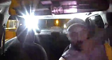 Taksiyi çaldı, ortalığı birbirine katıp hareket eden taksiden atladı