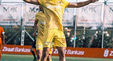 Talha Sarıaslan golle tanıştı