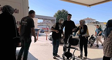 Tamir ettiği aracının altında kaldı