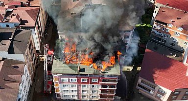 Tamir sırasında tutuşan çatı, alevlere teslim oldu