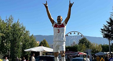 Tanju Özcan, Merih Demiral'ın "Bozkurt" heykelini diktirdi