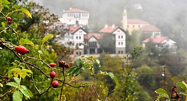 Tarihi Süleymaniye Mahallesi'nde sisli sonbahar güzelliği