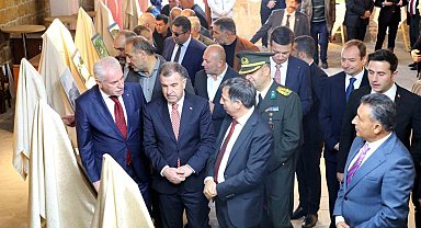 Tarihi Taşhan'da 'Cumhuriyet' konulu resim sergisi açıldı